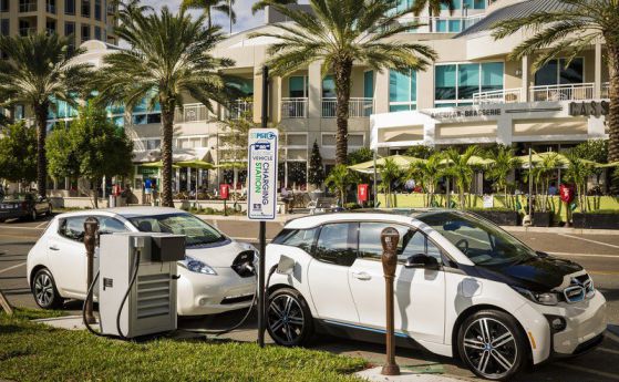 Nissan и BMW обединяват усилия за скоростно електрическо зареждане в САЩ