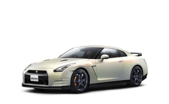 Nissan иска да излъска GT-R