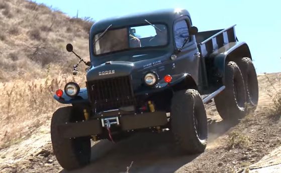 Джей Лено представя зверски камион Dodge Power Wagon 6x6 (Видео)
