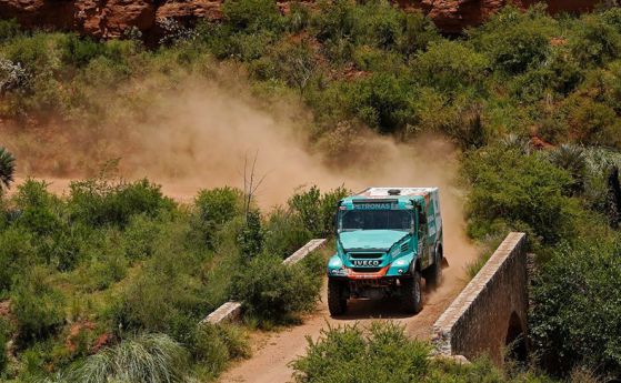 Де Рой и Iveco с победа при камионите в етап 4 на Дакар 2016