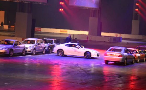Subaru BRZ влезе в Книгата на Гинес с каскада на тясно (Видео)