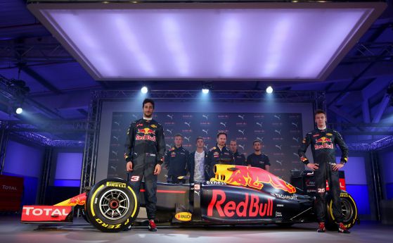 F1: Red Bull представи цветовете на болида за 2016