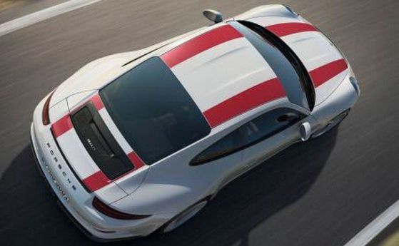 ВИДЕО: Porsche 911 R играе криеница със сателит