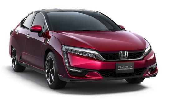 Новата водородна Honda Clarity на пазара в Япония