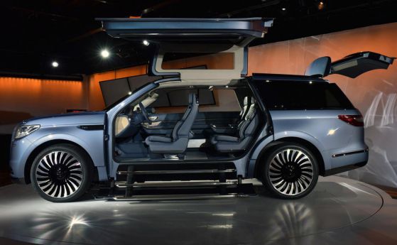 Концептуалният Lincoln Navigator разперва криле в Ню Йорк (видео и галерия)
