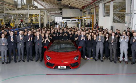 Lamborghini отбелязва Aventador №5000
