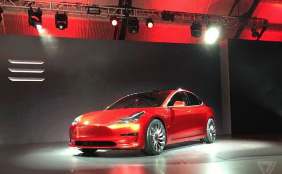 Tesla представи бюджетното електрическо бижу Model 3