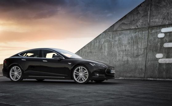 Нахвърлиха се на Tesla Model 3 като лешояди