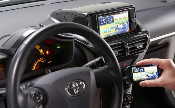 Видео: Toyota ще прави автомобилите си по-адаптивни към човек