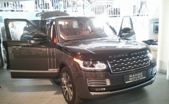Мегалуксозният Range Rover SVAutobiography е в България