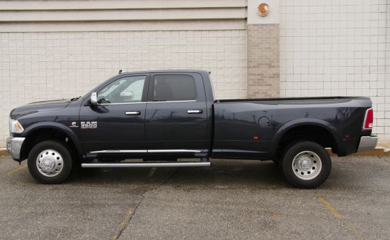 Ram 3500 Limited: пикапът за разглезени каубои (видео)