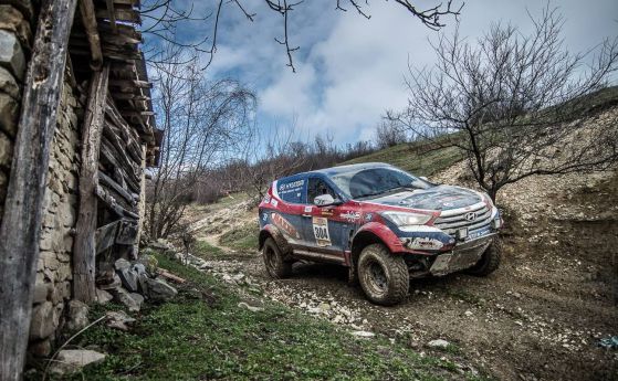 Hyundai Santa Fe T1 на старта на Баха 500 в Румъния