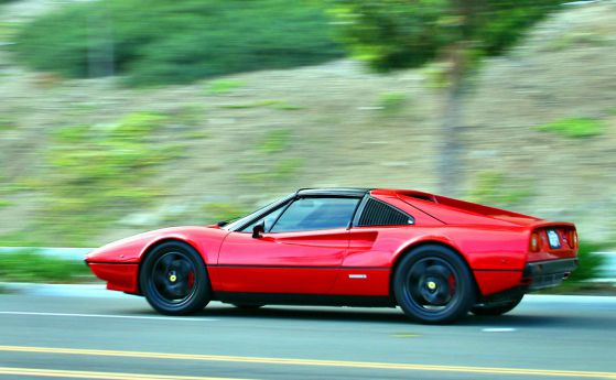 Американци направиха електрическо Ferrari 308 GTS