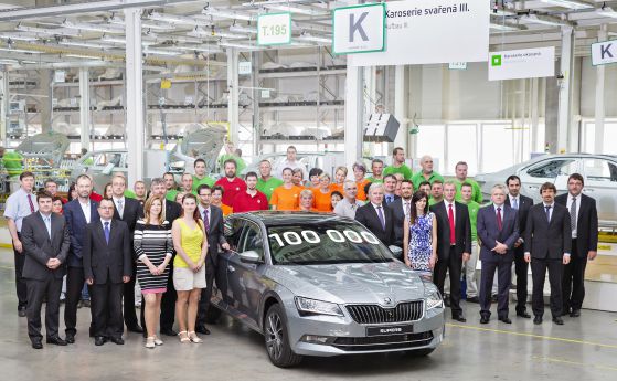 Третото поколение Skoda Superb чукна 100 хиляди бройки