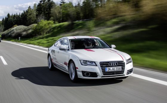 Нов безпилотен автомобил на Audi изпреварва като човек (Видео)