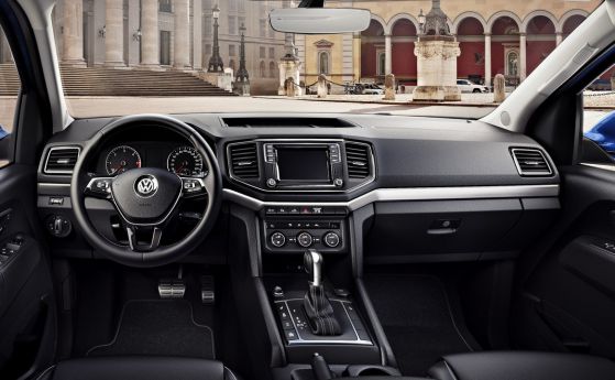 VW разкри интериора на новия Amarok 