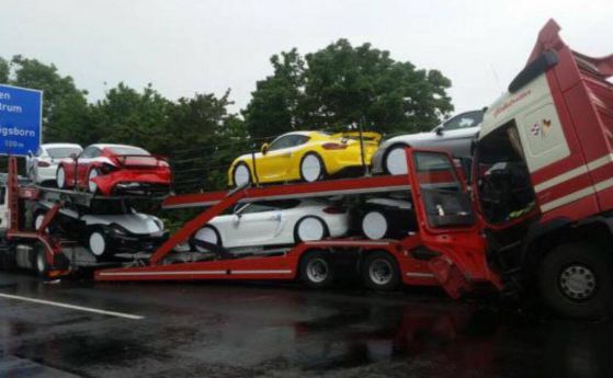 Автовоз с Porsche-та катастрофира тежко в Германия