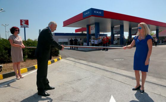 Опожарената от тир бензиностанция на АМ „Тракия“ отново работи