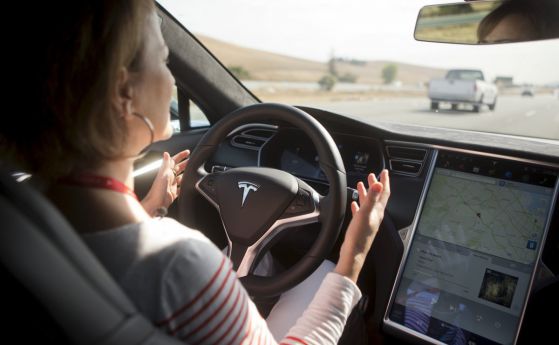 Разследват Tesla след първия смъртен случай с автопилота на Model S