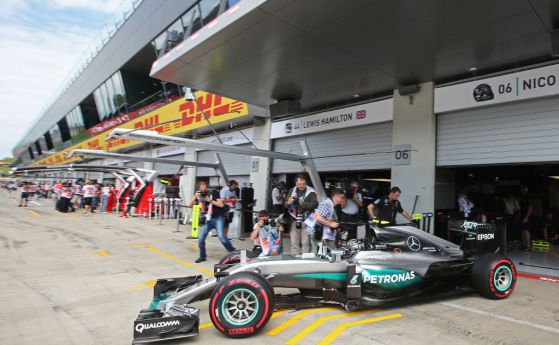 F1: Розберг и Хамилтън зададоха петъчното темпо в Австрия