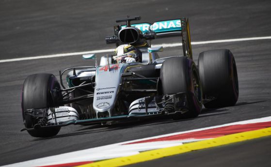 F1: Хамилтън взе лудата квалификация в Австрия