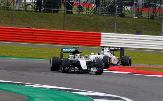F1: Хамилтън недостижим у дома, проблеми за Розберг