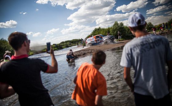 Ценков и Маринов напредват успешно след етап 4 на Silk Way Rally 2016