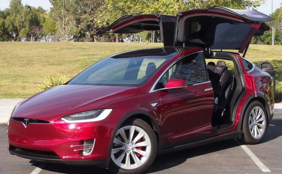 Tesla представи къса версия на Model X