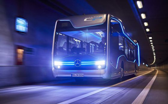 Mercedes тества успешно автономен автобус (видео)