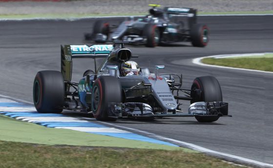 F1: Хамилтън спечели в Германия