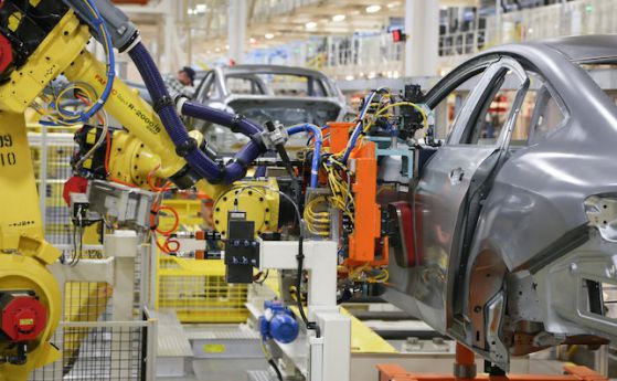 Fiat Chrysler спира производството на леки коли в САЩ догодина 