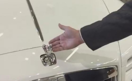 Можете ли да откраднете статуетката от предницата на Rolls-Royce? (видео)
