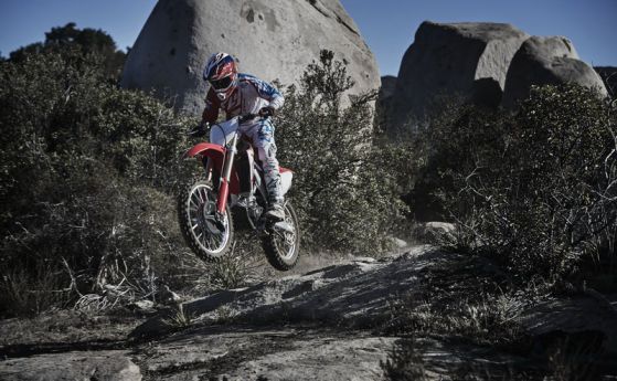 Honda представи новите офроудъри CRF450R и CRF450RX (видео)