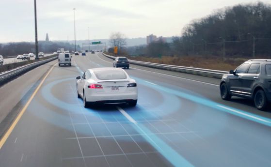 Обновеният автопилот на Tesla ще работи и при смяна на магистрали