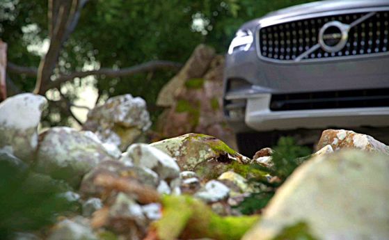 Volvo ни подразни с кадър на предстоящото V90 Cross Country