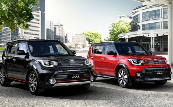 Освежени Carens и Soul за компания на новия Kia Rio в Париж