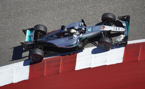 F1: Хамилтън взе квалификацията в Остин