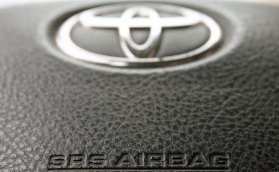 Toyota изтегля 5,8 млн. коли заради дефектни въздушни възглавници