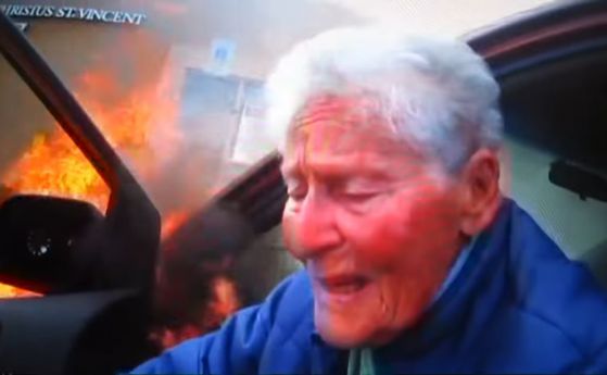 Вижте как полицай спаси жена от горящ автомобил (видео)