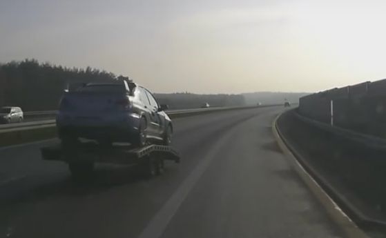 Когато те изпревари собственото ти ремарке... (видео)