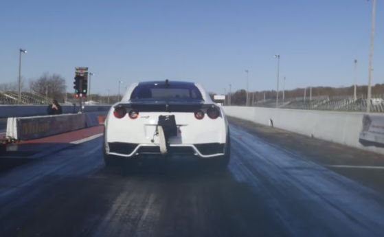 Втори дубъл: Това е най-бързият Nissan GT-R на планетата! (видео)