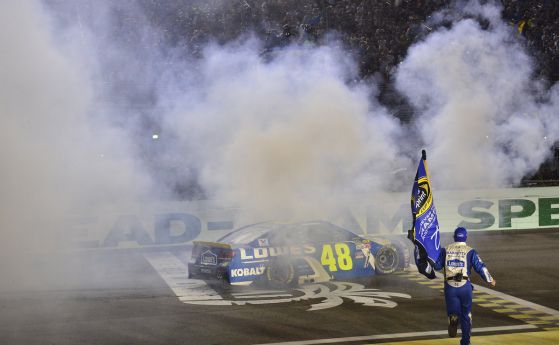  NASCAR: Джими Джонсън се изравни с великите със седма титла