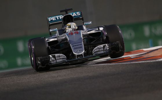F1: Хамилтън започва щурма на отчаянието от първа позиция