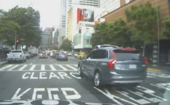 Спряха автономните тестове на Uber в Калифорния, "умно" Volvo мина на червено (видео)