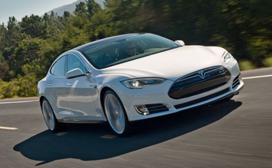 Можете да заредите Tesla, ако се спуснете от Еверест...два пъти (видео)