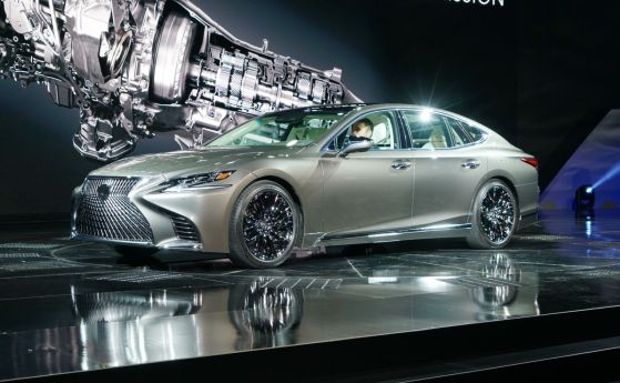 Lexus опитва да пребори скуката с LS 2018 (видео)