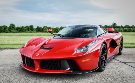 Как Ferrari LaFerrari вади 800 к..с от атмосферния си мотор (видео)