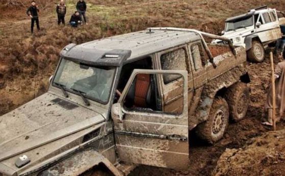 Само един G63 6x6 може да спаси друга шестколесна G-класа  