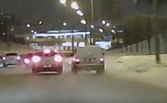 Снежна топка пoбеди Lada Niva в Русия (видео) 