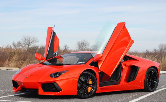 Британски зевзек взе за мезе дилър на Lamborghini (видео)